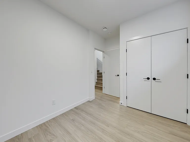 239 27th Ave NE — Photo 13