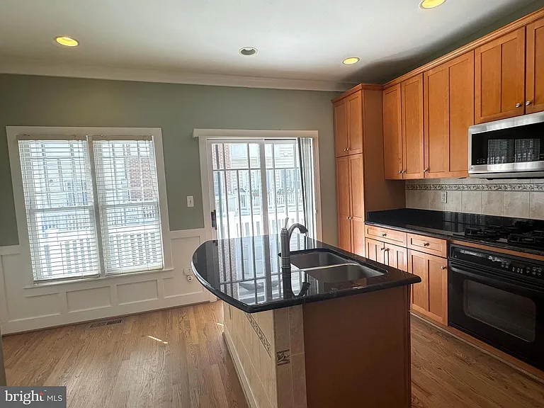 1322 N Danville St — Photo 6
