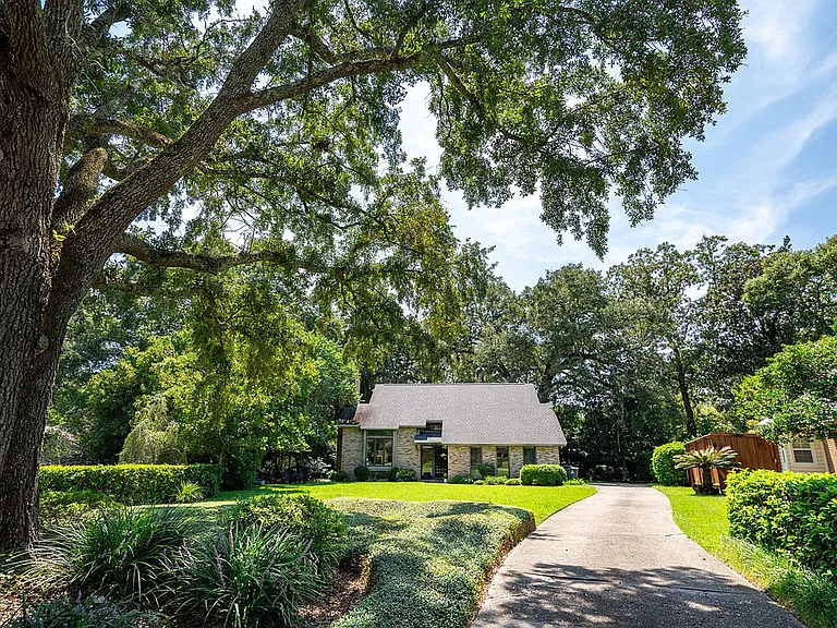 3724 Longchamp Cir — Photo 54