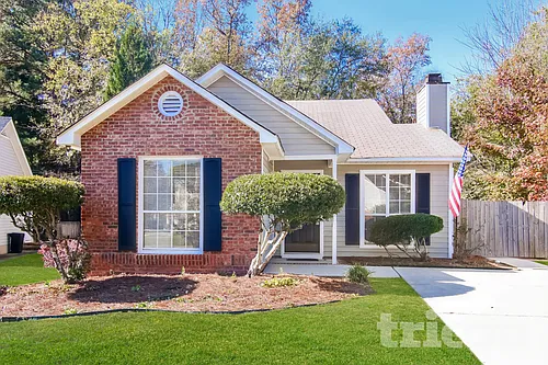 90 Chadford Rd Photo 1