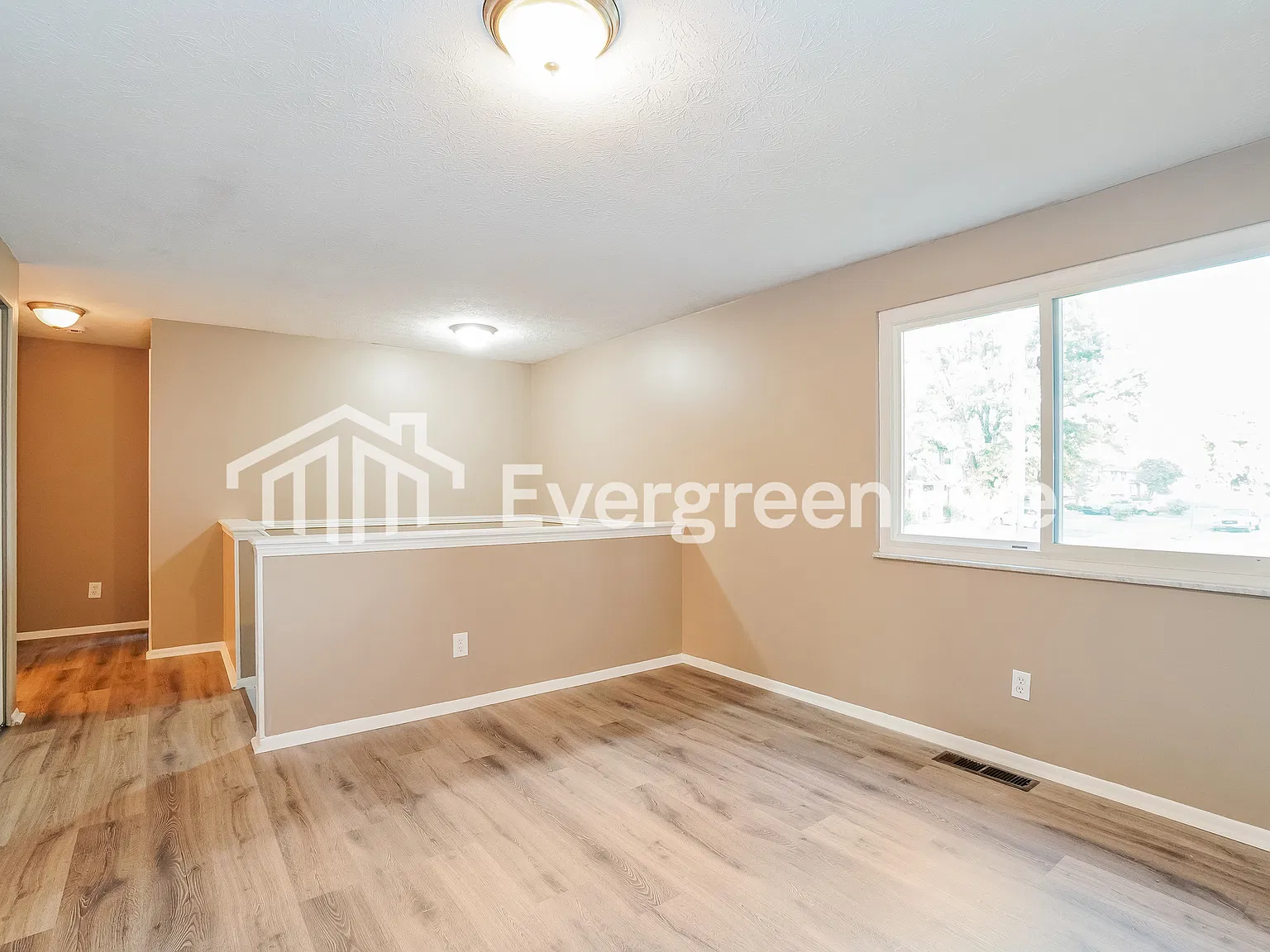 4 bed, 1.0 bath, 1320 sqft, $1,645 — Photo 3