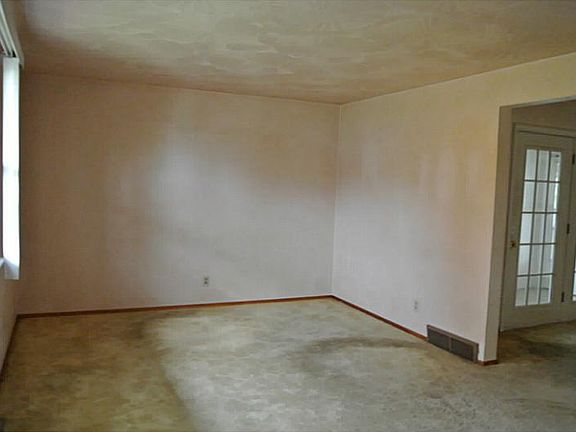2nd image of 122 Cornell Dr
