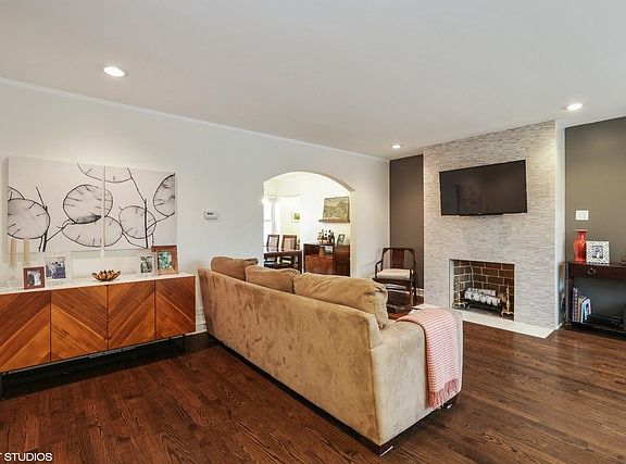2nd image of 6351 N Leroy Ave
