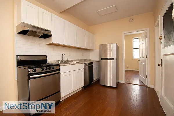 Rented by NextStopNY | media 15