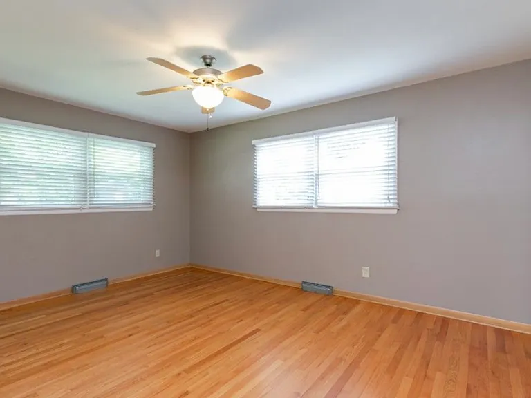 721 Midland Ave — Photo 6