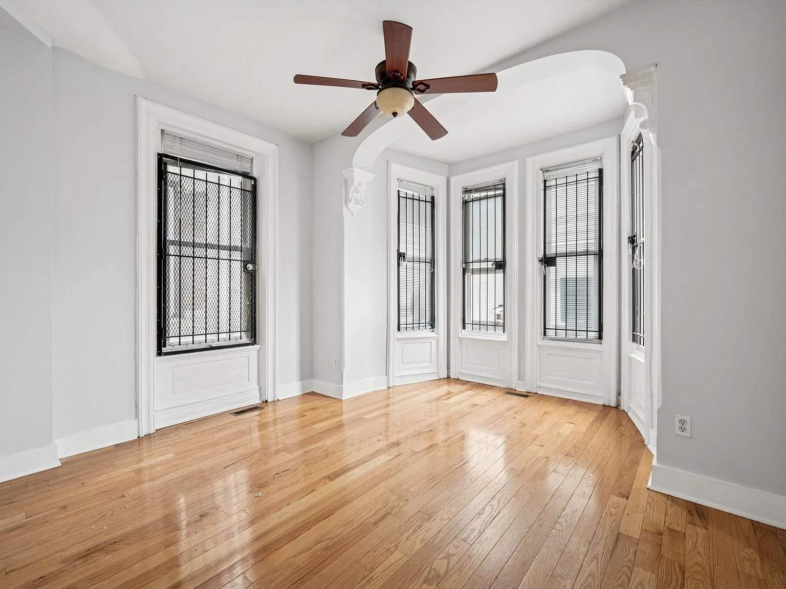 1703 W Montgomery Ave — Photo 2
