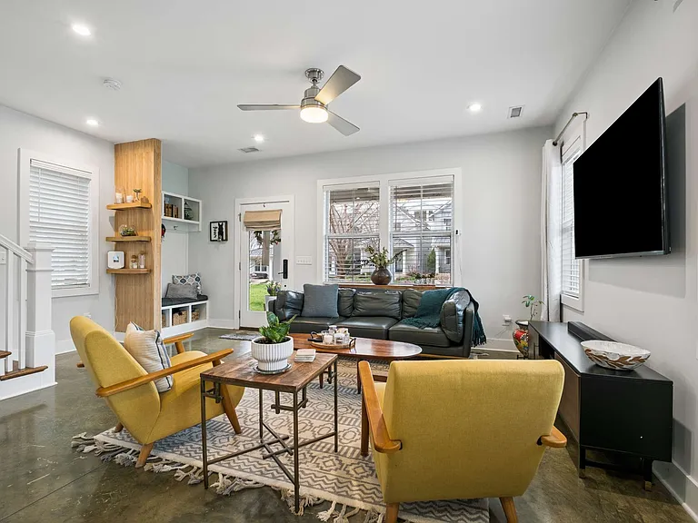 1125 Chester Ave #11 — Photo 5