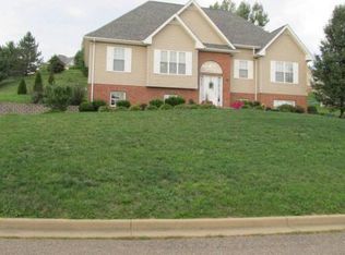109 Pinecrest Dr, Saint Clairsville, OH 43950