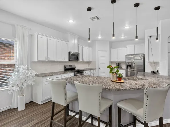 6404 Cheshire St, Aubrey, TX 76227