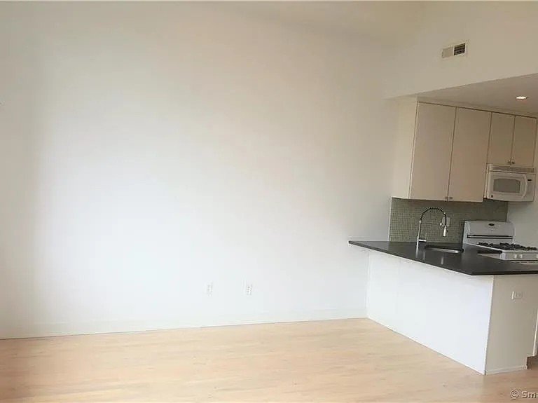804 Chapel St #302 — Photo 4