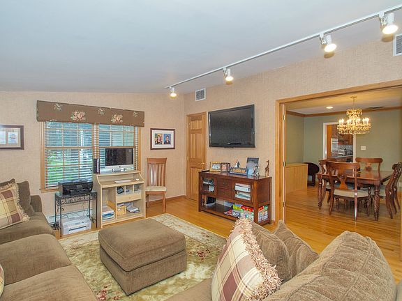 4th image of 7 Pine Dr S