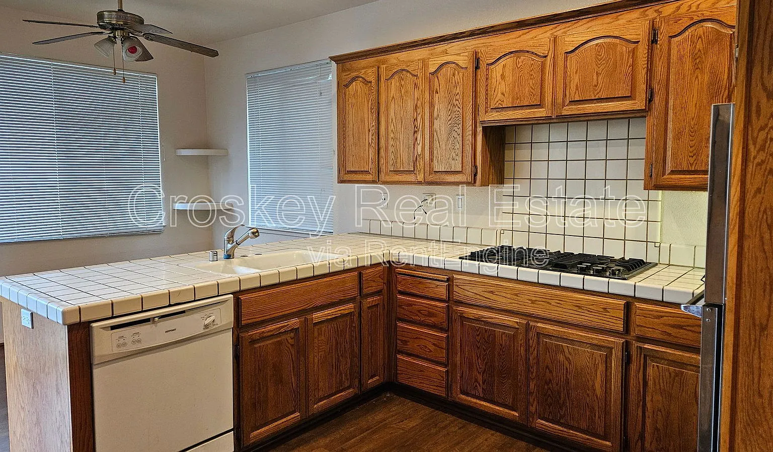 4 bed, 2.5 bath, 1799 sqft, $3,700 — Photo 2
