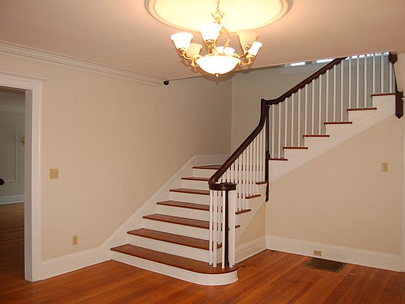 Formal Entrance Area with Turned Staircase