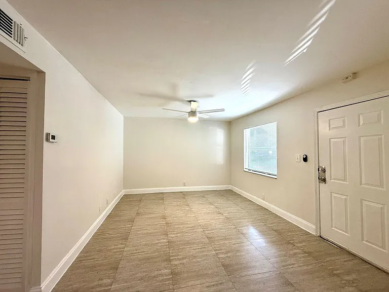 607 NE 29th Dr #22 — Photo 6