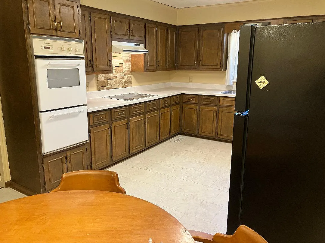 3 bed, 2079 sqft, $2,100 — Photo 4