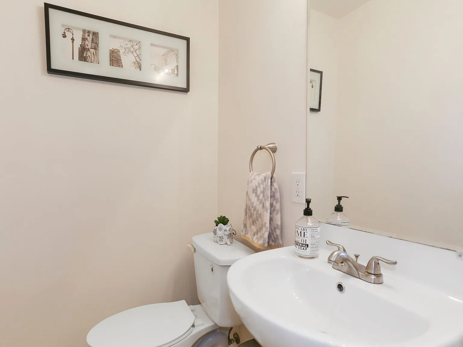 3 bed, 2.5 bath, 1554 sqft, $3,750 — Photo 2