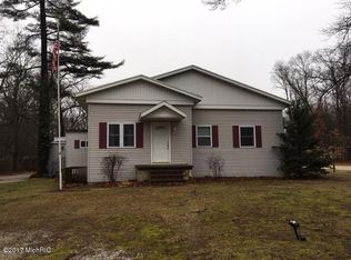 1889 Seminole Rd, Norton Shores, MI 49441