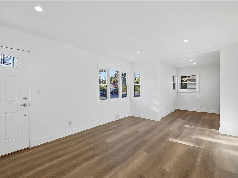 2741 S Jackson St — Photo 20
