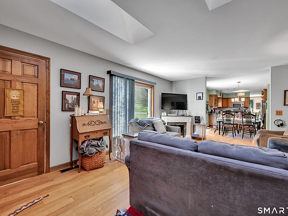 4th image of 431 Winding Brook Farm Road