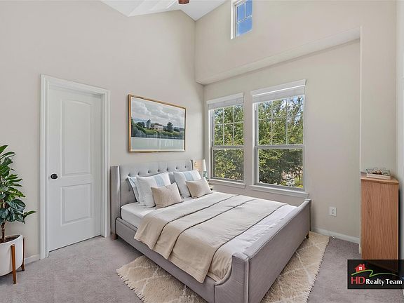 3rd image of 78 Cheswood Manor Dr
