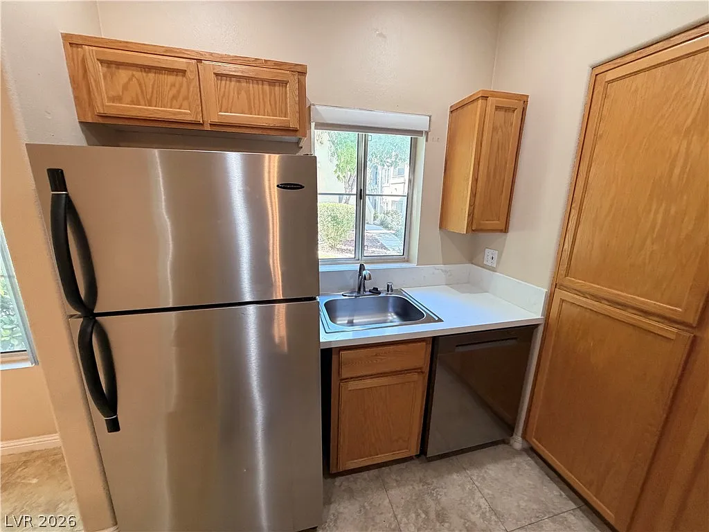 2 bed, 2.0 bath, 838 sqft, $1,500 — Photo 2