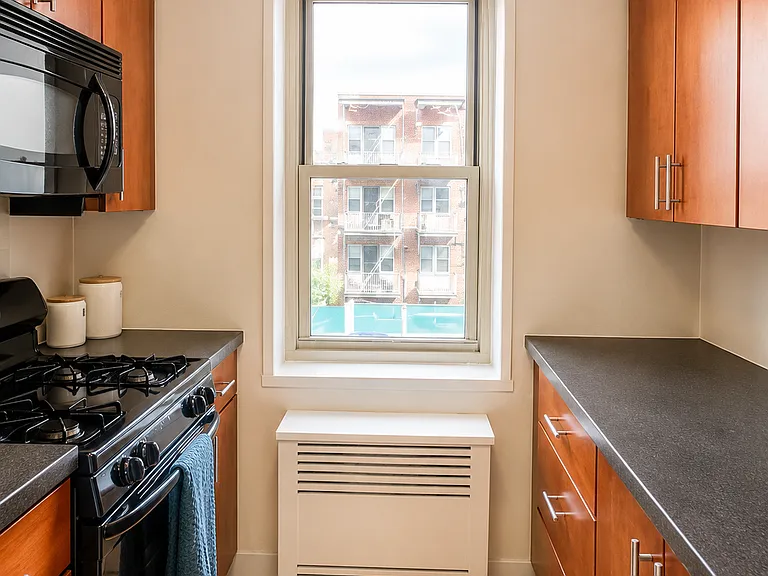 116 Warren St #11-2L — Photo 2