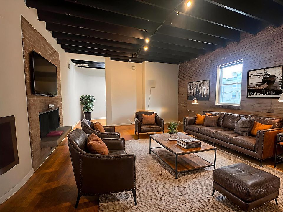 1st image of 918 W Belmont Ave #2