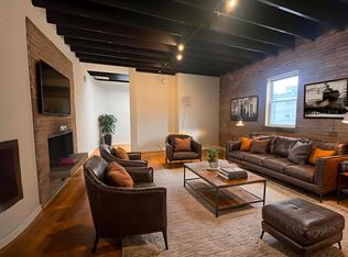 918 W Belmont Ave #2, Chicago, IL 60657