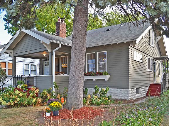 3rd image of 1614 Saint Clair Ave