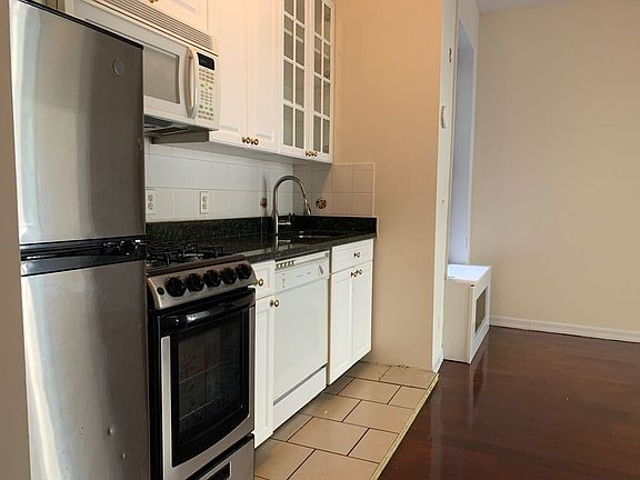 2nd image of 274 W 19th St #4CC