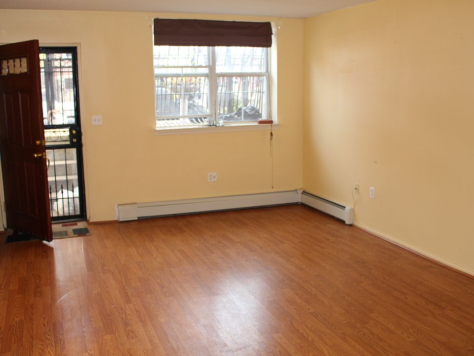 2nd image of 137 Cooper St #1