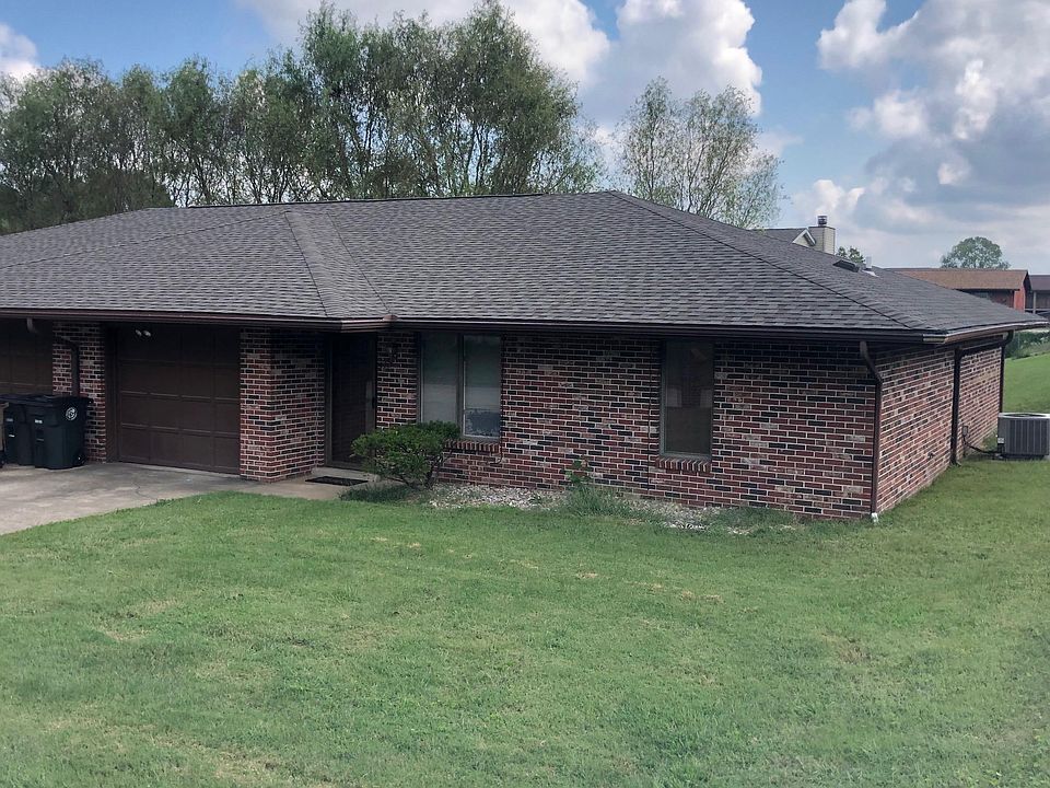 2nd image of 532 Woodbine Pl