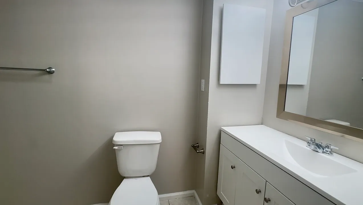 Westlawn Apartments — Photo 3