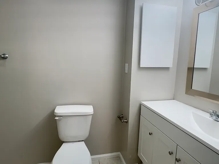 Westlawn Apartments — Photo 3