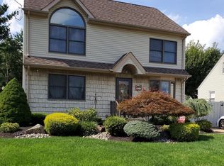11 Ovington Ave, Edison, NJ 08817