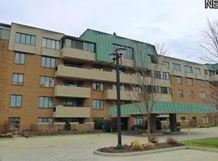 5200 Three Village Dr #T-B, Lyndhurst, OH 44124
