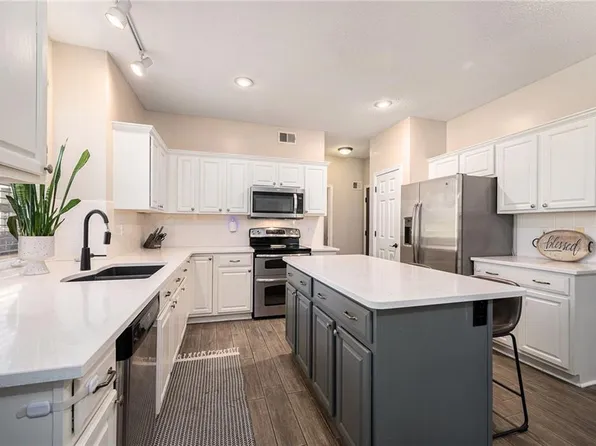 1588 Columbine Ct, Liberty, MO 64068