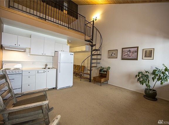 3rd image of 223 E Hyak Dr #636