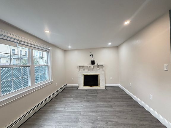 4th image of 17 Mill Street Pl