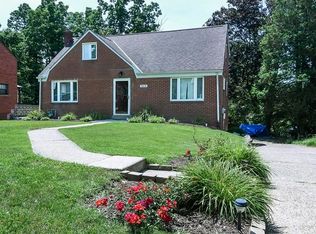 6818 Ridgevue Dr, Pittsburgh, PA 15236