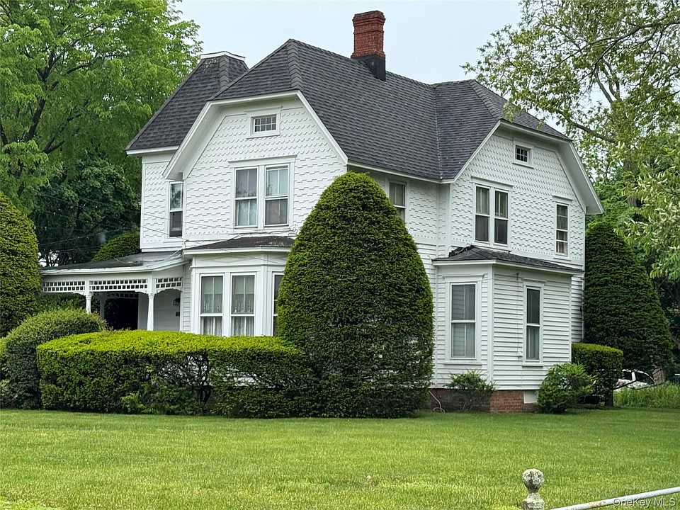 1st image of 454 Main Street