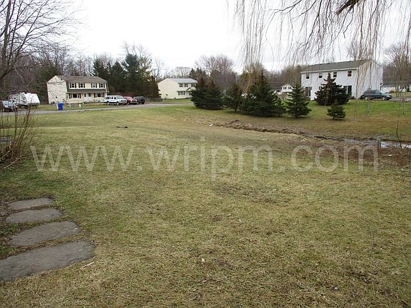 3rd image of 25-27 27 Rose Cir