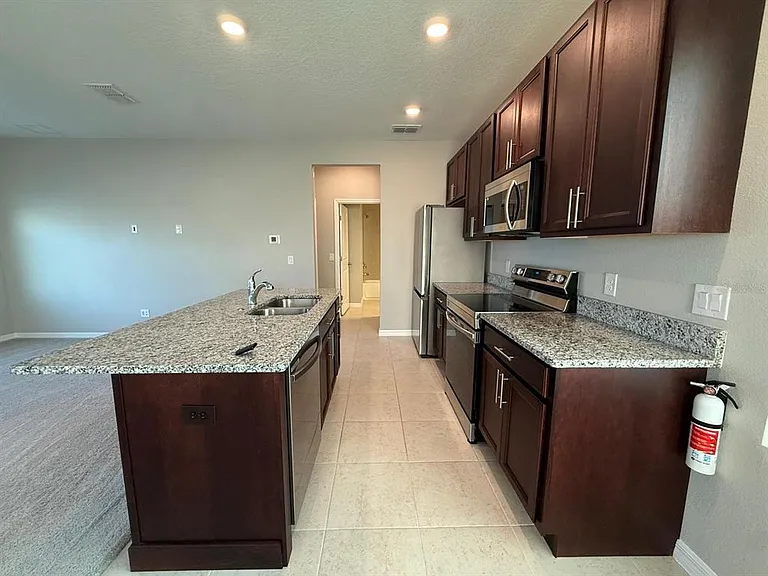 3124 Voyager Ave — Photo 7