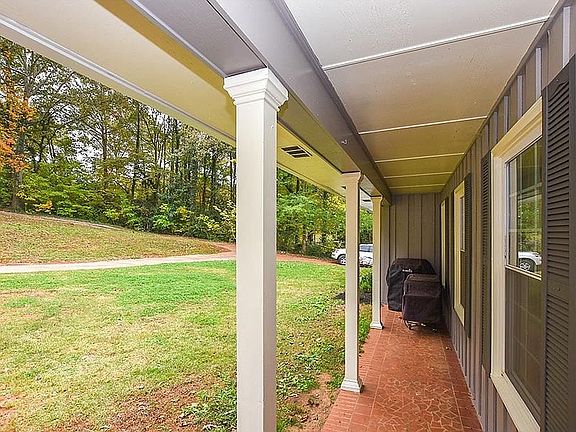 3rd image of 13 Camellia Cir