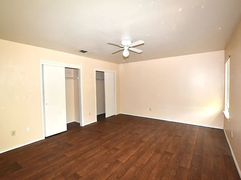 902-904 Sagewood Trl — Photo 11
