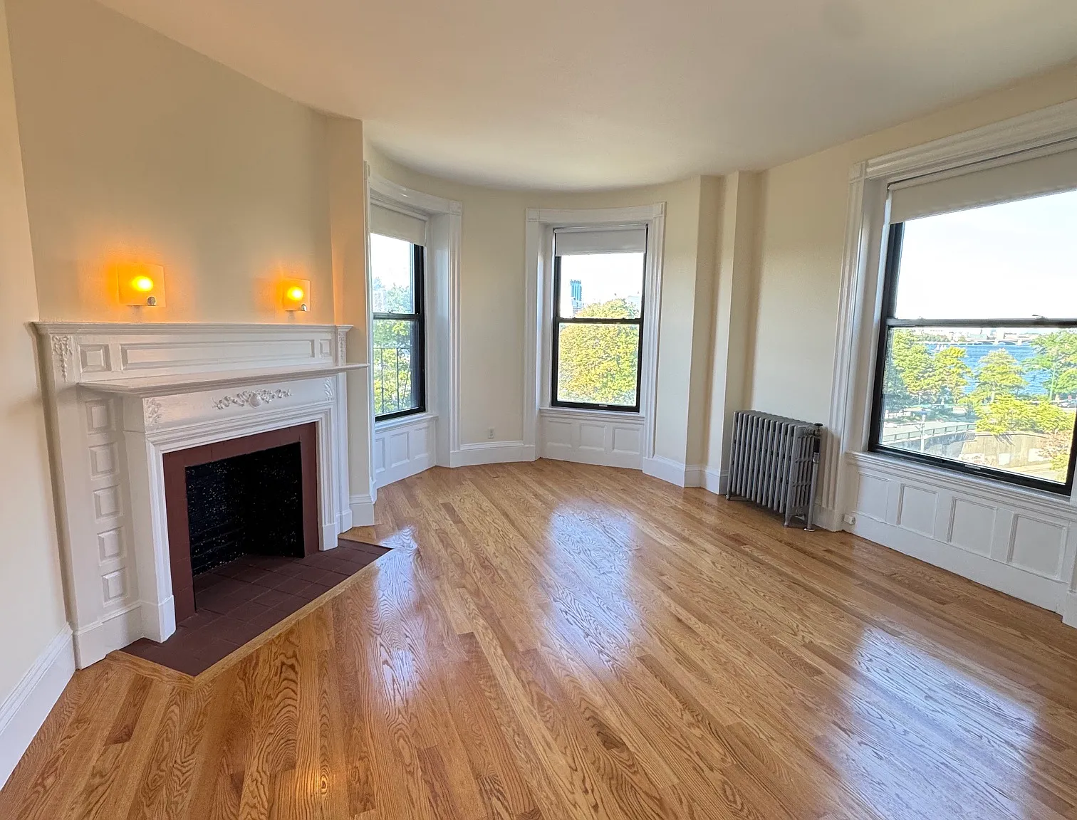 2 bed, 800 sqft, $3,600 — Photo 1