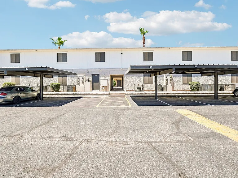 1-web-or-mls-N 23rd Ave-S0307-001