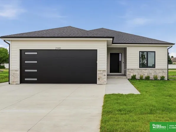 2940 Aurora Dr, Fremont, NE 68025