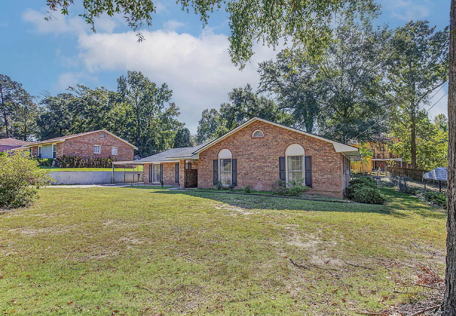 4 bed, 2.0 bath, 1864 sqft, $1,850 — Photo 1