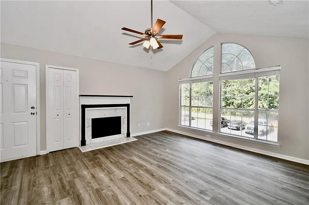 3 bed, 2.0 bath, 950 sqft, $1,825 — Photo 4